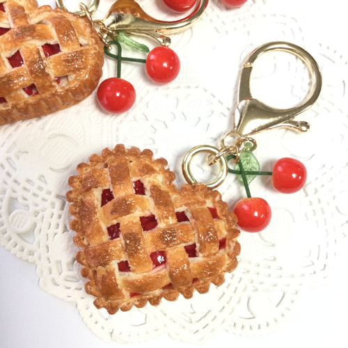 フェイクスイーツ*ハート型・チェリーパイ・チャーム*食品サンプル