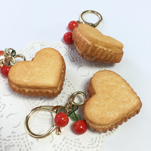 フェイクスイーツ*ハート型・チェリーパイ・チャーム*食品サンプル