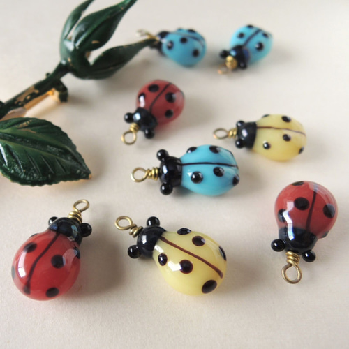 coccinelle - ガラスのてんとう虫チャームビーズ チャーム little