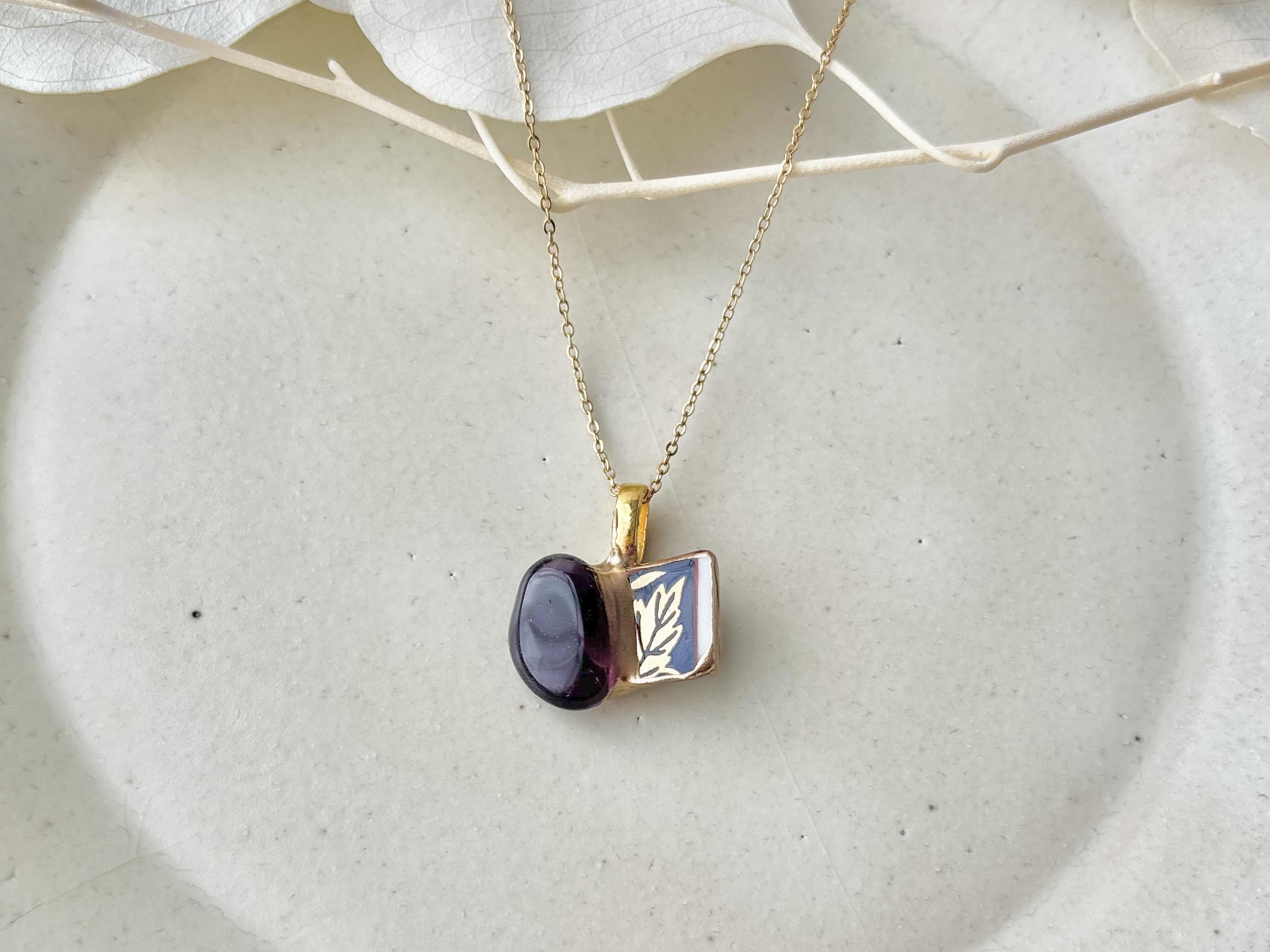 有田焼　金継ぎ　ネックレス　サージカルステンレスチェーン　アレルギー対応　18K　リーフ柄　アメジスト　伝統工芸#446