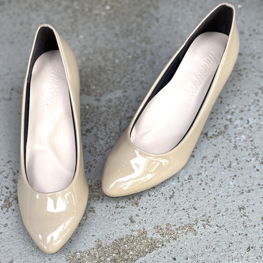 23.5cmのみ  エナメルベージュ  5.5cmヒール  美脚シルエット  MADE IN JAPAN