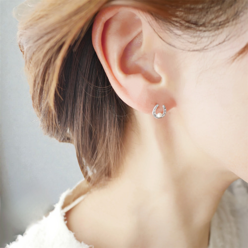 2026年干支 馬】ホースシュー K10/K10WG 淡水パールピアス ギフトにも