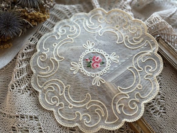 フランス Vintage ヴィンテージ Roseの刺繍 ドイリー プチポワン 敷物