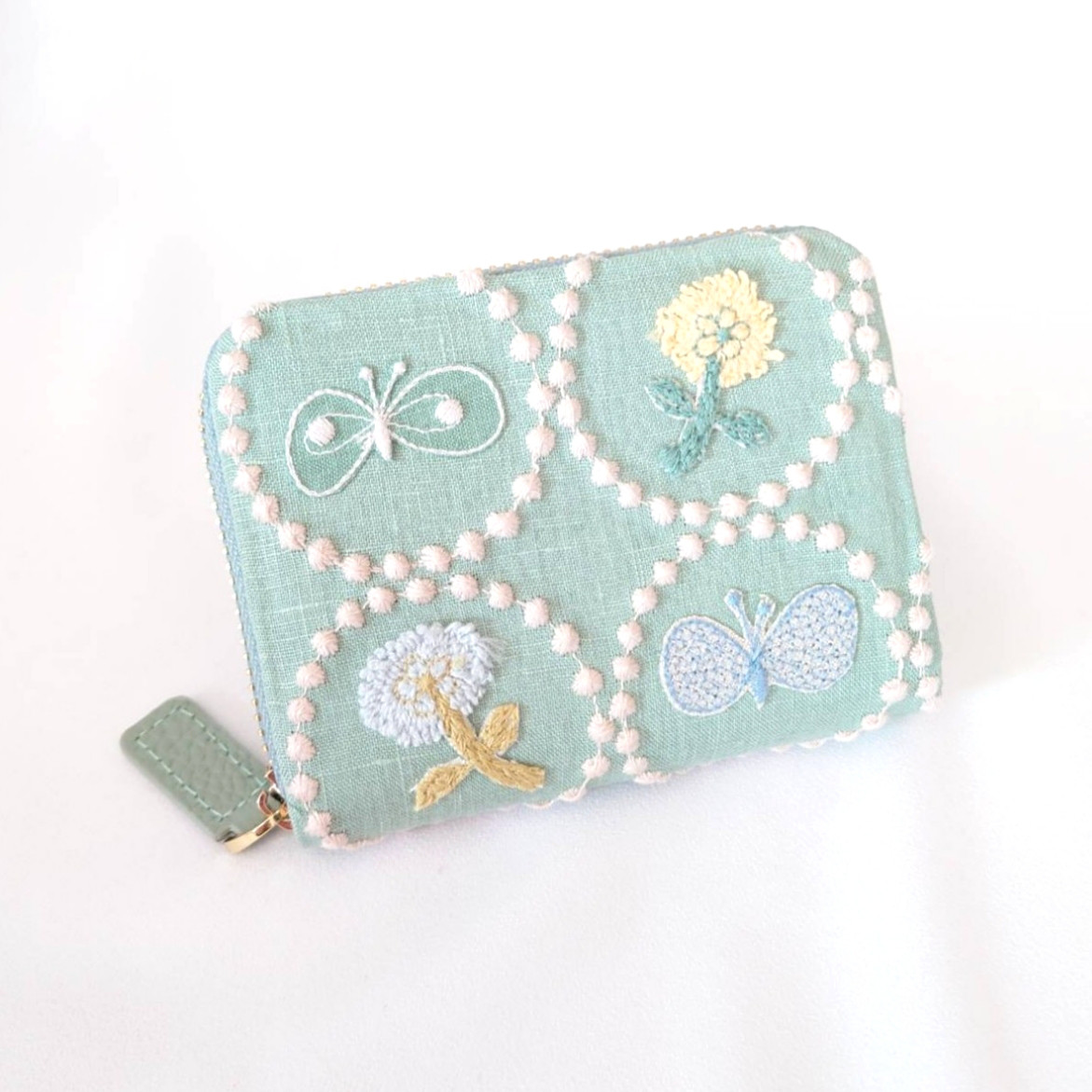 【受注】刺繍4 お札の折れない二つ折り財布 じゃばらミニ財布 ライトグリーン タンバリン ミナペルホネン