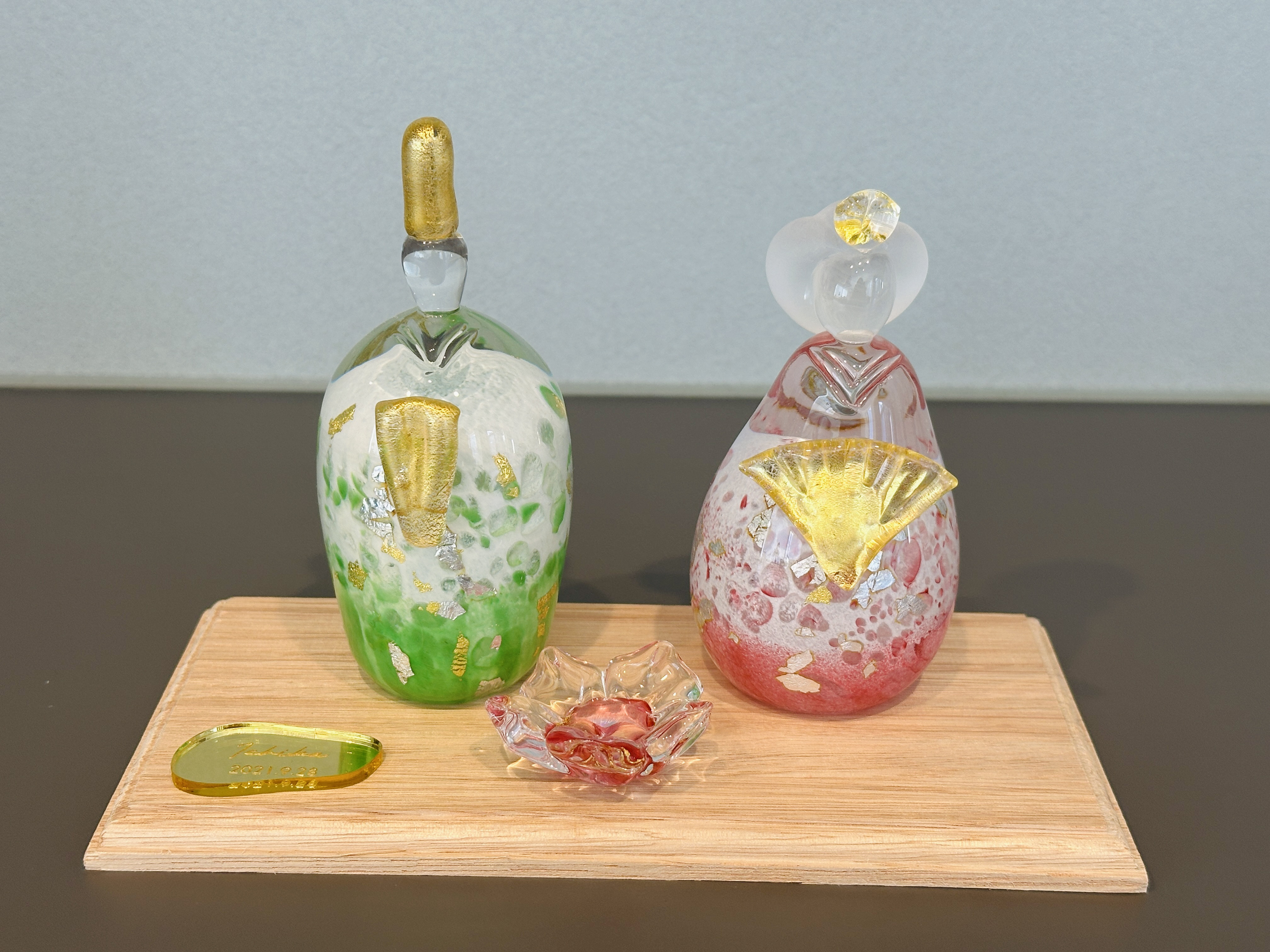 ガラスのお雛様　-白桜雛　木台- 名入れ