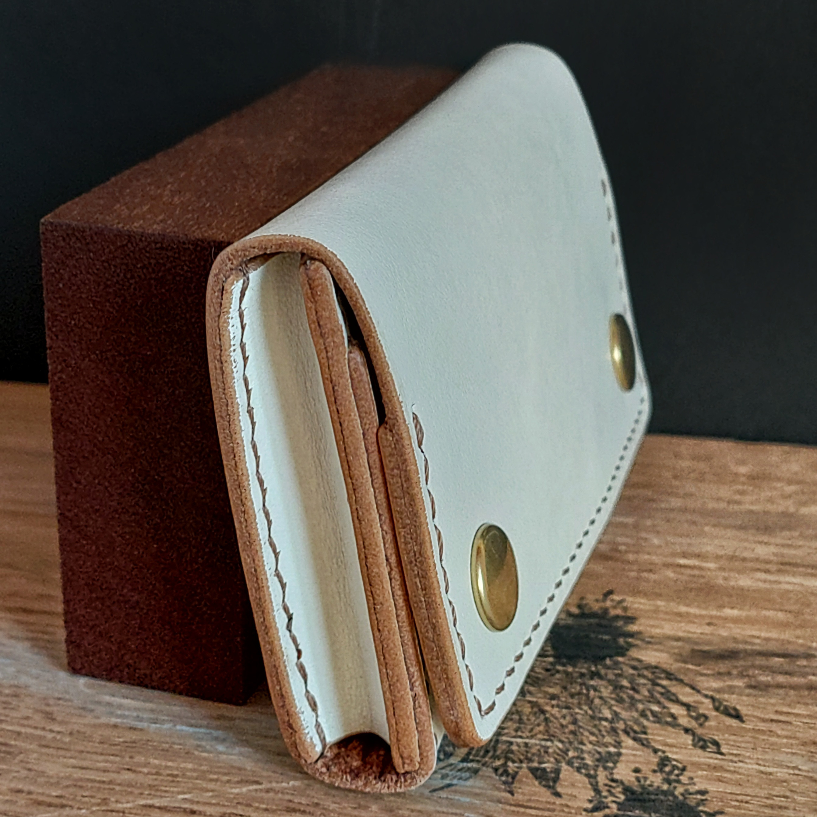 【牛革　茶芯ホワイト】 名刺入れ・カードケース