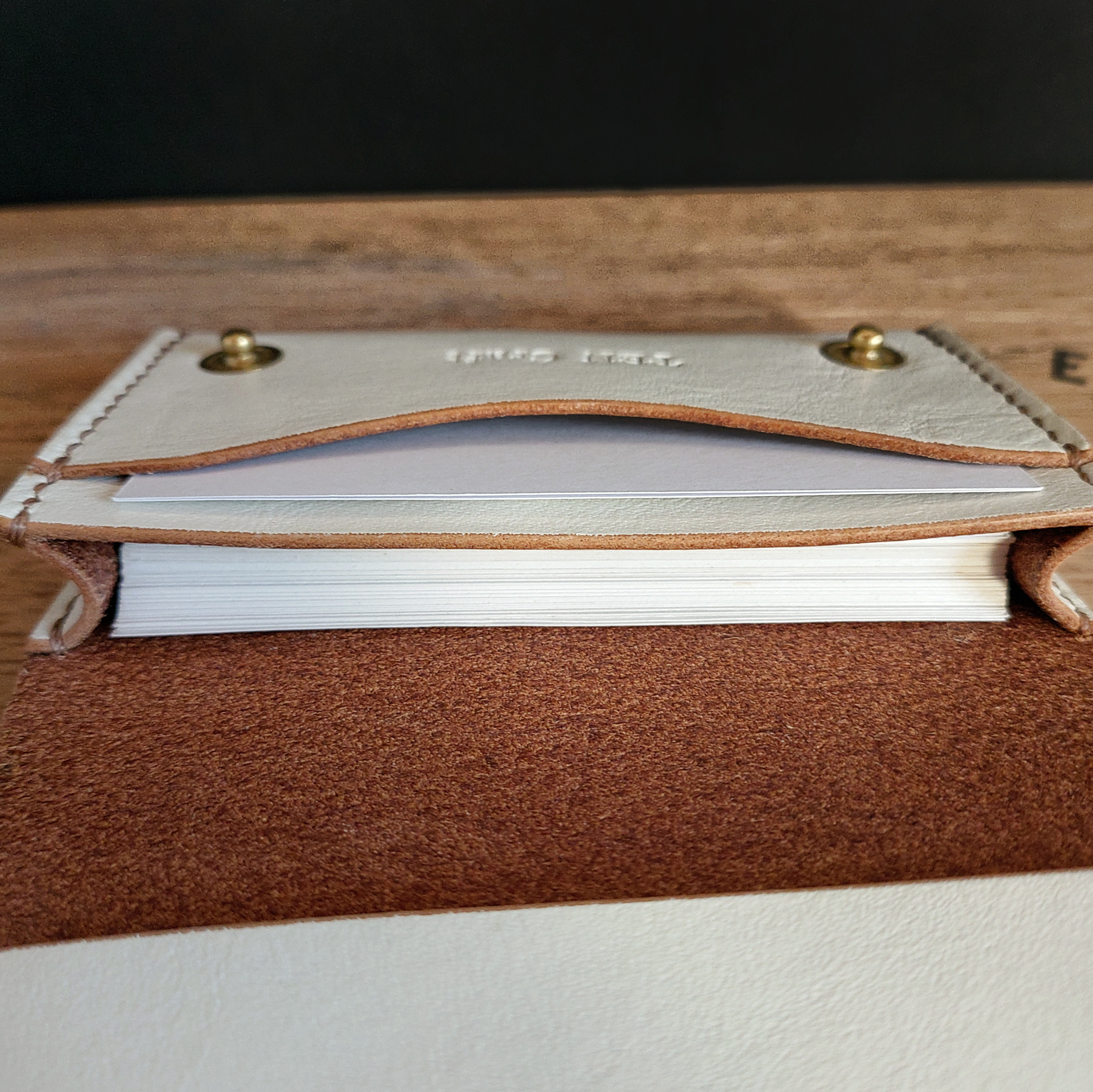 【牛革　茶芯ホワイト】 名刺入れ・カードケース