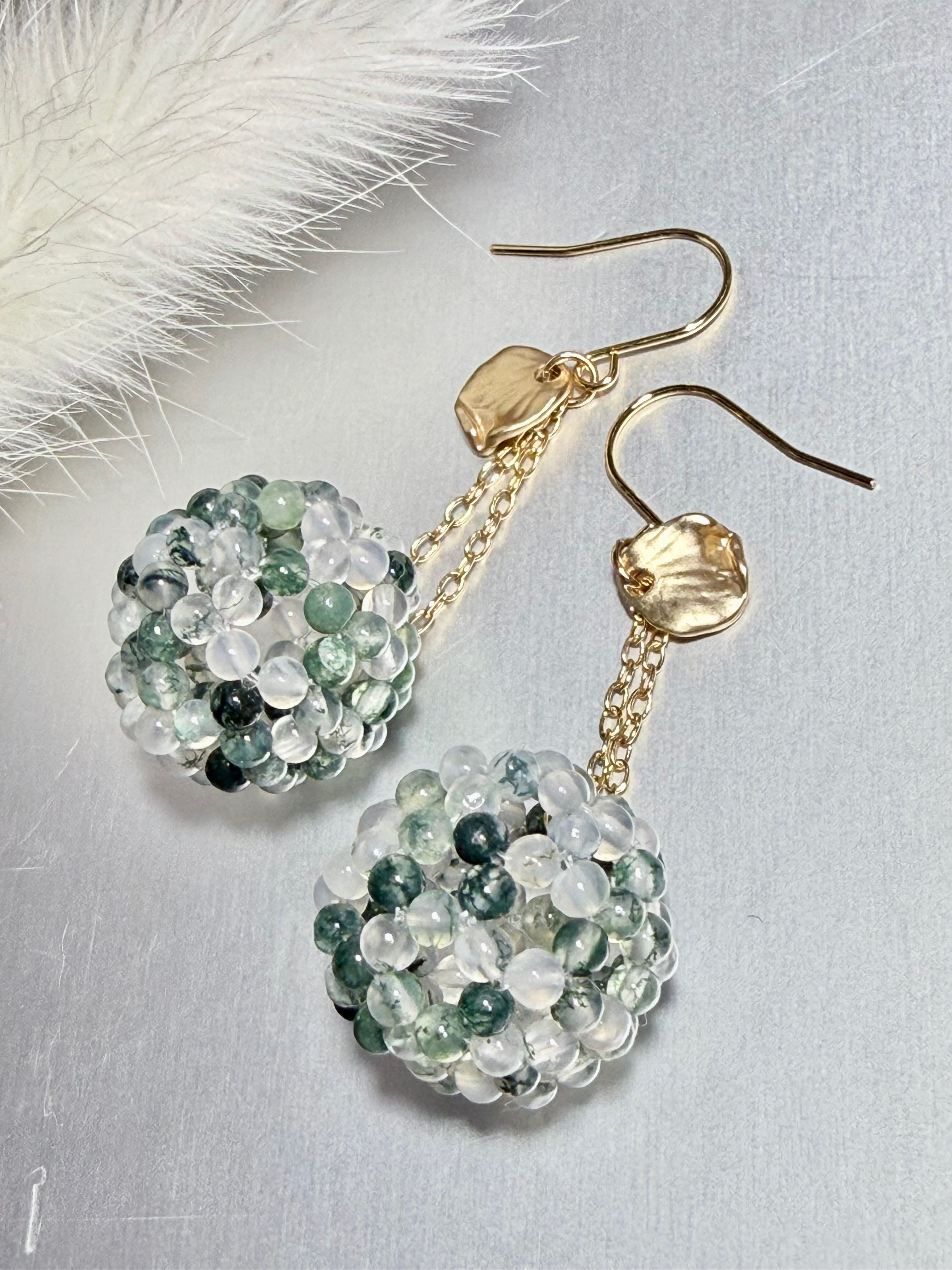 モスアゲート（苔瑪瑙）のバッキーボールピアス