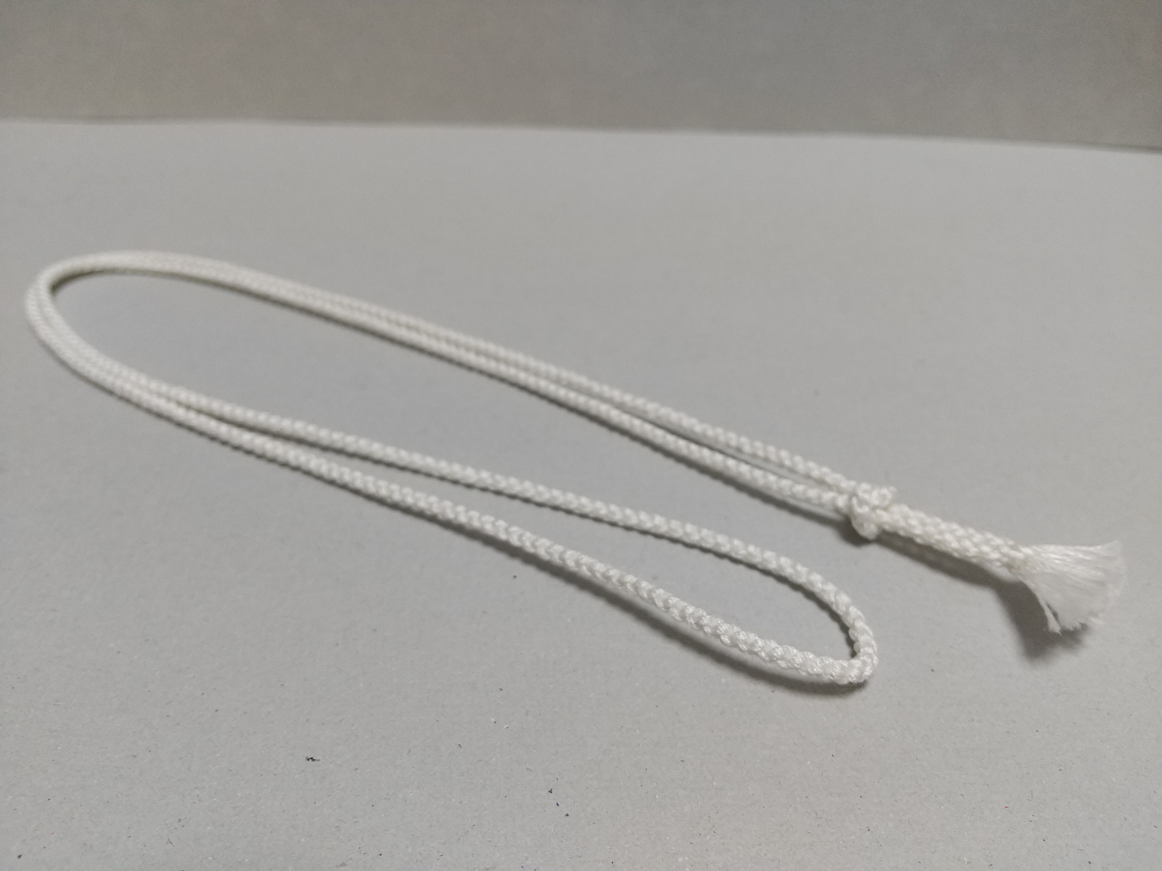 ネックレスの紐　白色　65cm　5mm穴が通る　No.75/100