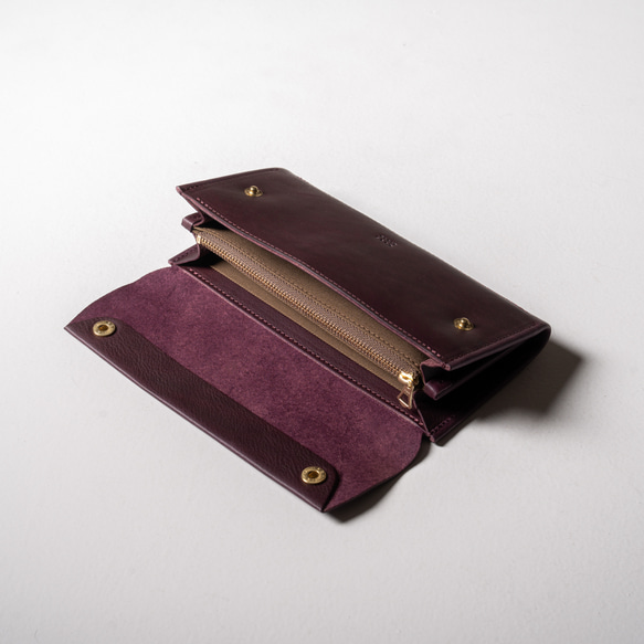 【一體成型皮革，隱藏式五金配件】飽滿的長錢包，採用隱藏式按扣，義大利皮革（紫色） 第3張的照片