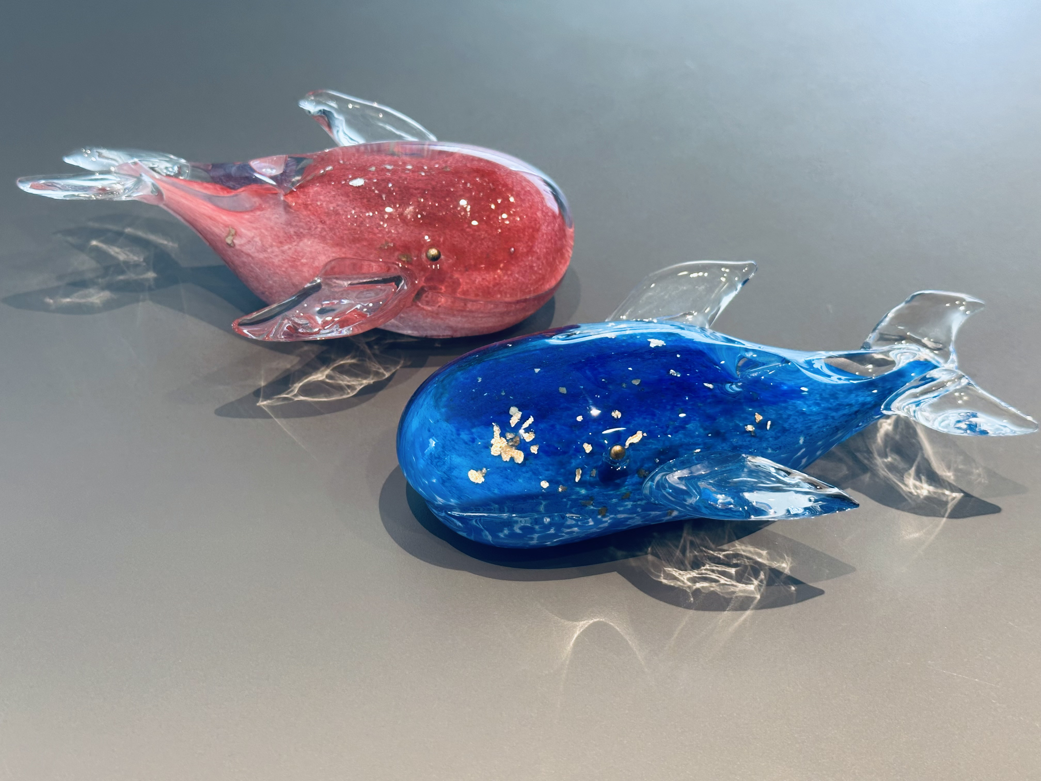 ガラスオブジェ　鯨　青