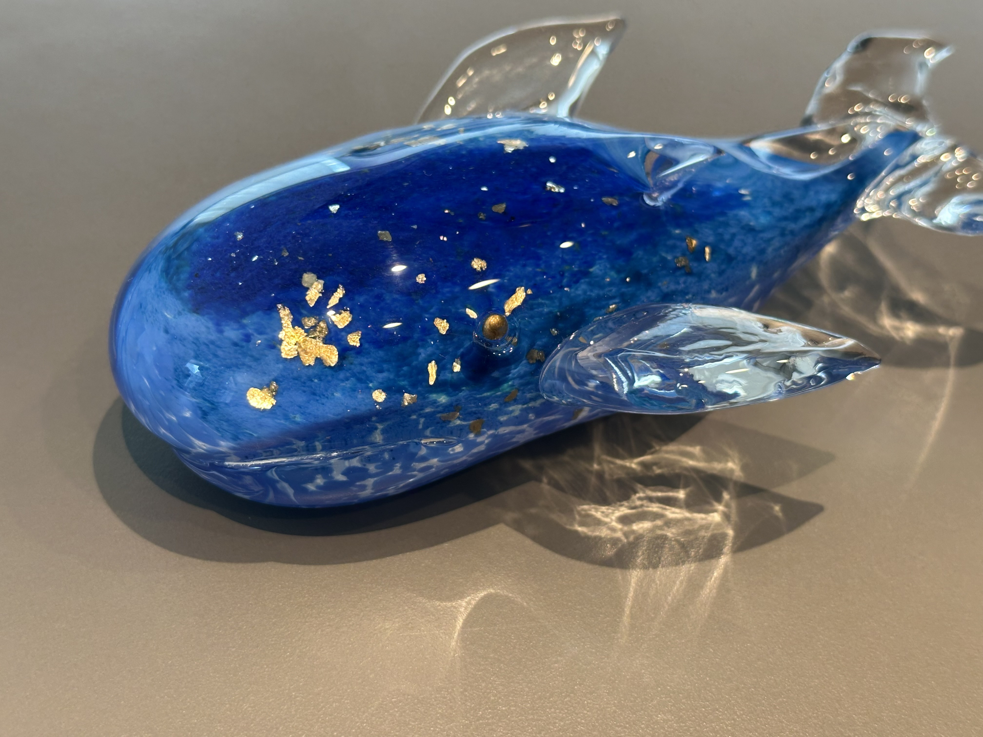 ガラスオブジェ　鯨　青
