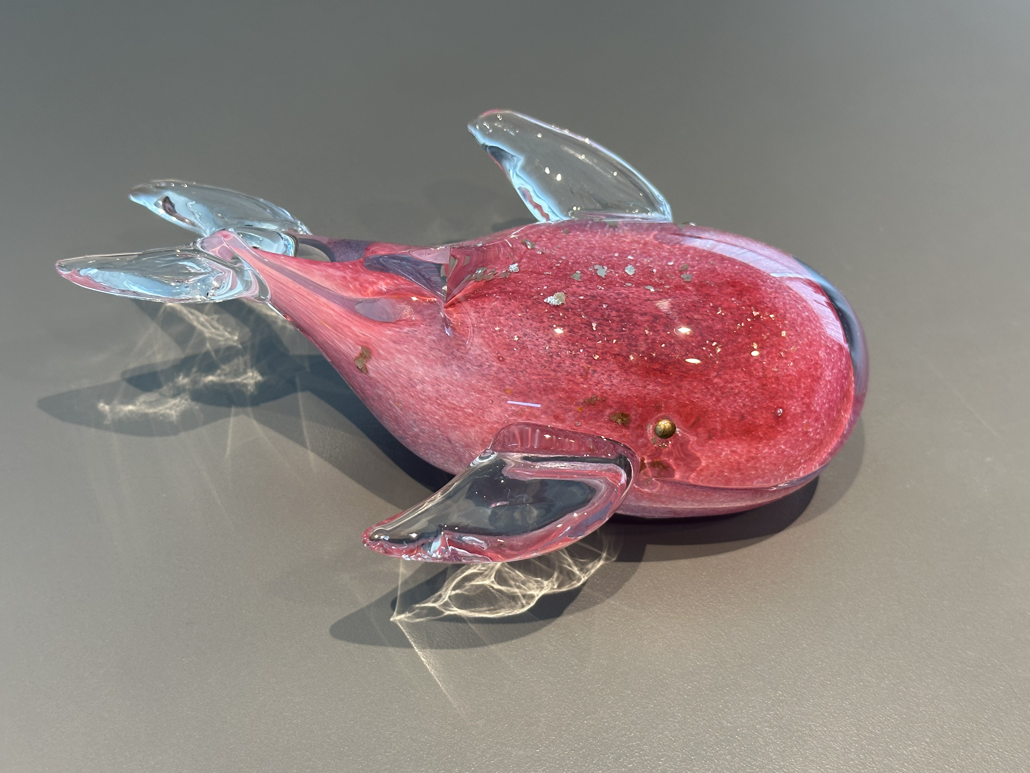 ガラスオブジェ　鯨　ピンク