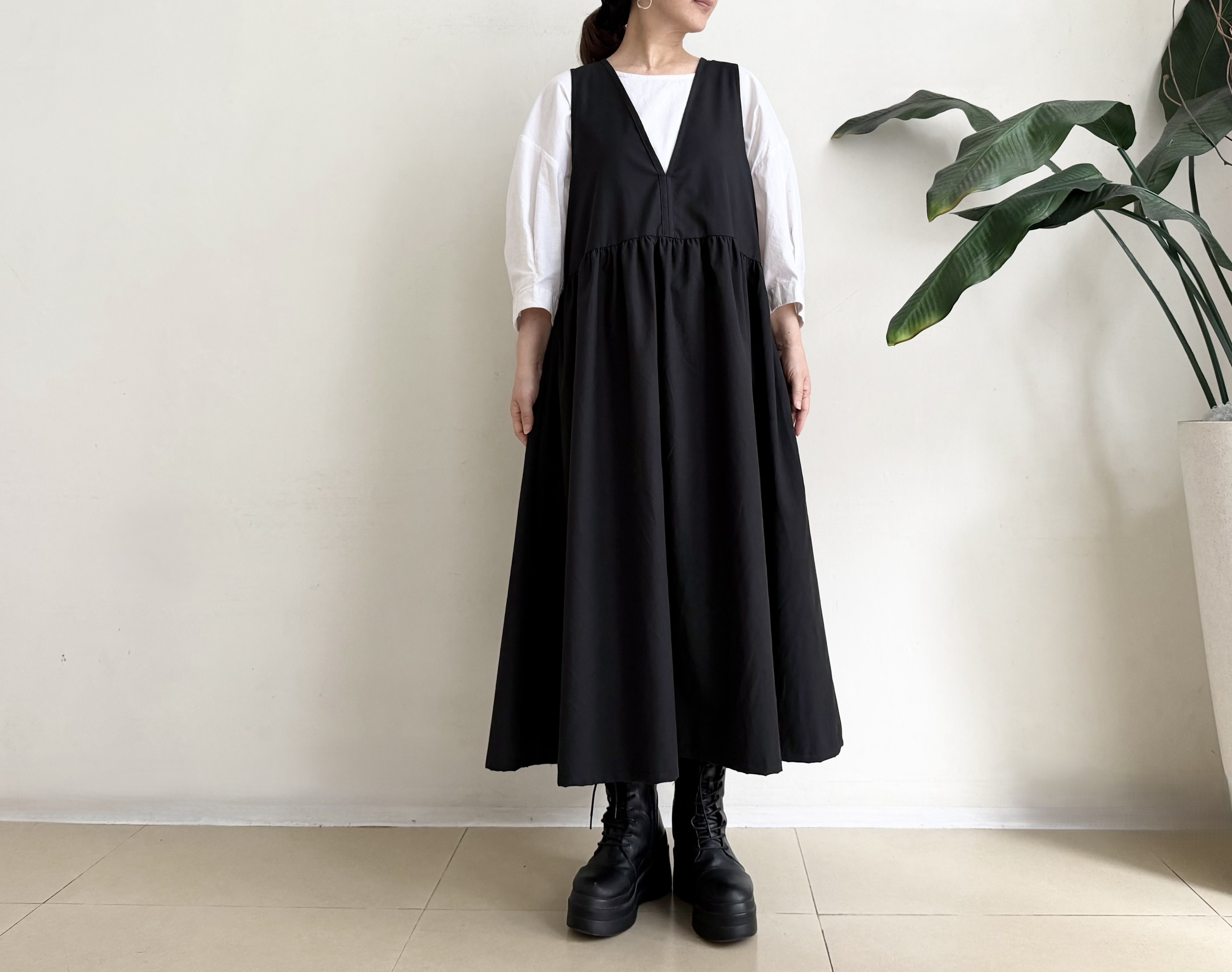 V襟ギャザージャンパースカート * Black *