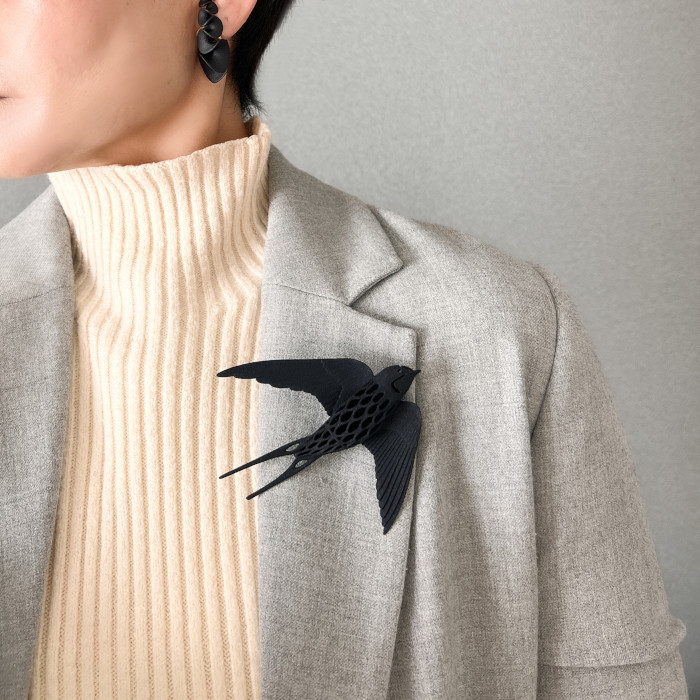 スワロー ブローチ　黒