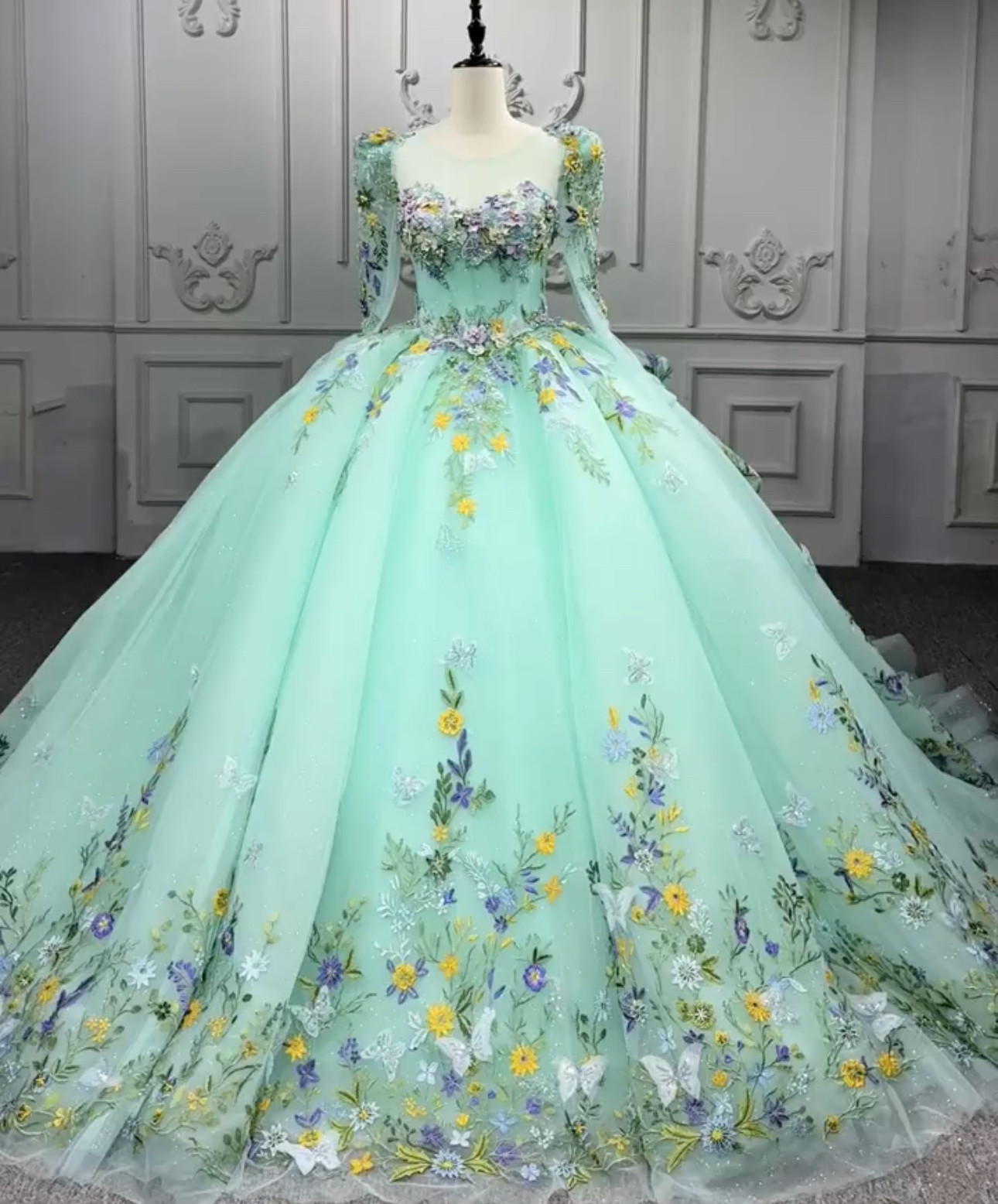 背中見せ　編み上げ　サイズオーダー可能　お花柄フラワー刺繍　長袖　Princessカラードレス　ラッフルスカート　結婚式