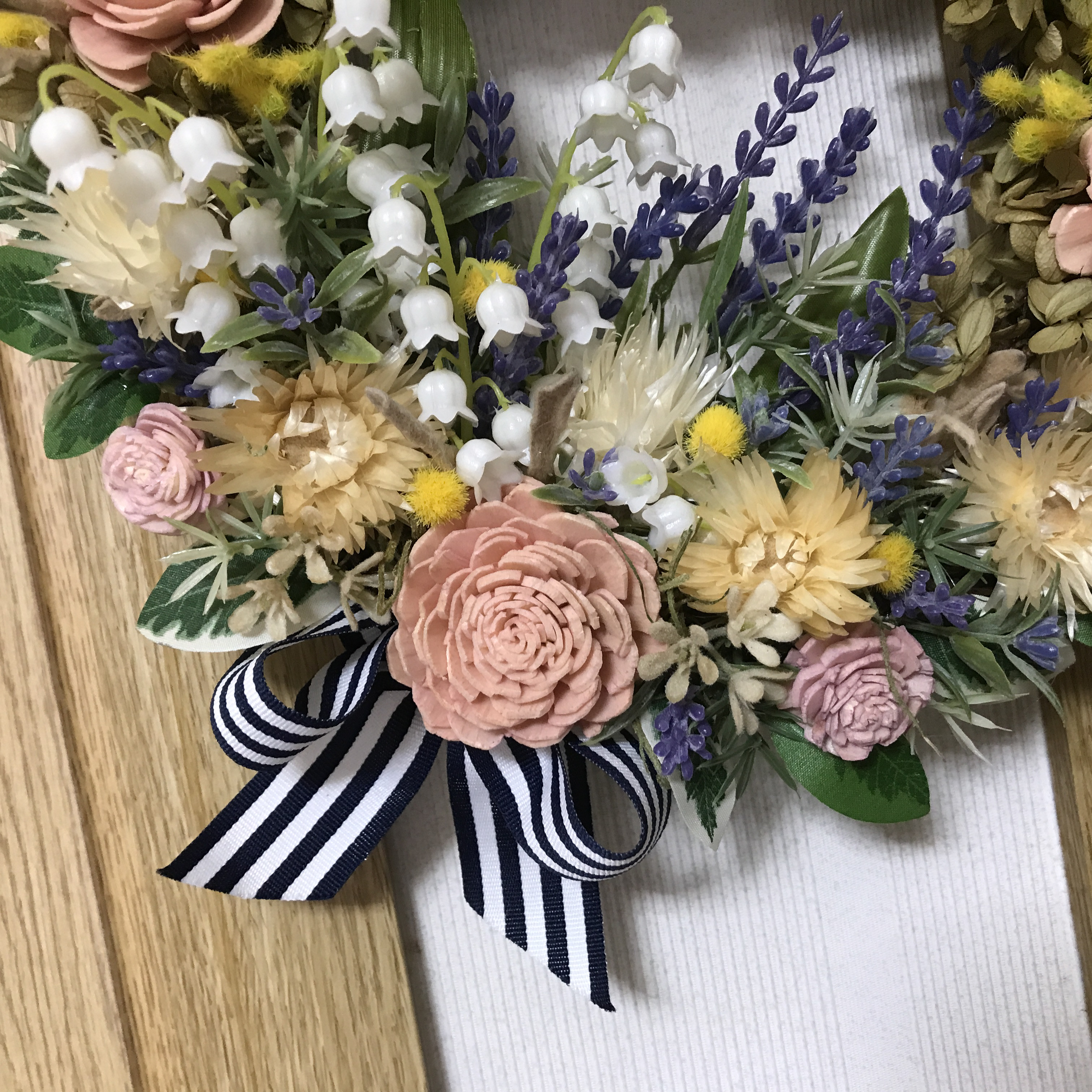 《新作》シックなプリザアジサイとラベンダーとスズランの豪華な大人のリース（1点限定）