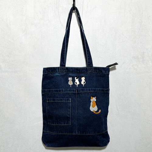 背中向きの猫の刺繍 内ポケット付き ZIP式 デニムトートバッグ A4