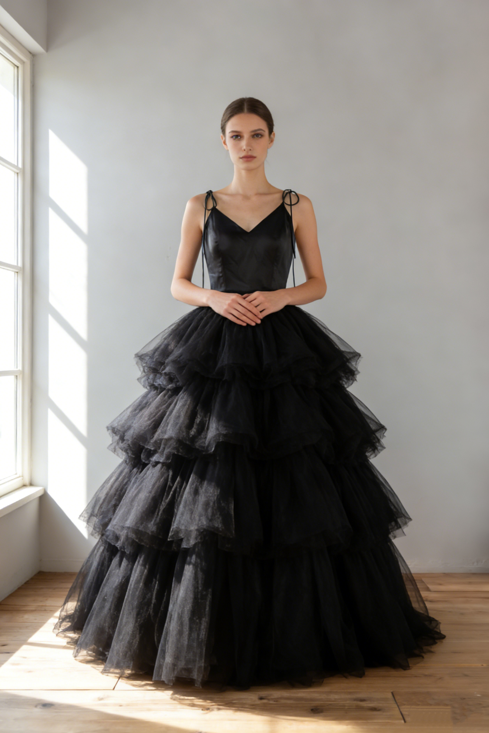 送料無料！カラードレス ブラック キャミソール ティアードのドレス フレアスカート 前撮り Vネックドレス 二次会