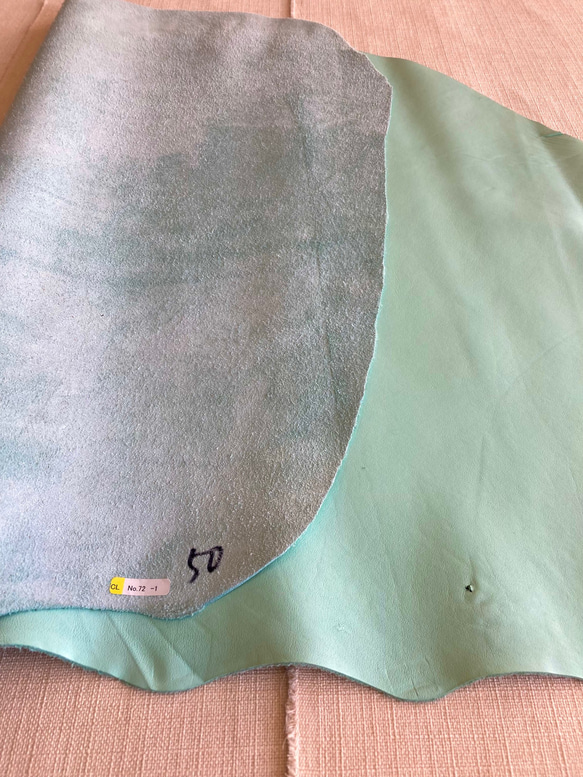 牛革　カット革　スムース　薄緑　ライトグリーン　ミント　ハンドメイド＃No.CL72　レザークラフト　本革 4枚目の画像