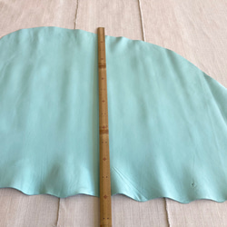 牛革　カット革　スムース　薄緑　ライトグリーン　ミント　ハンドメイド＃No.CL72　レザークラフト　本革 2枚目の画像