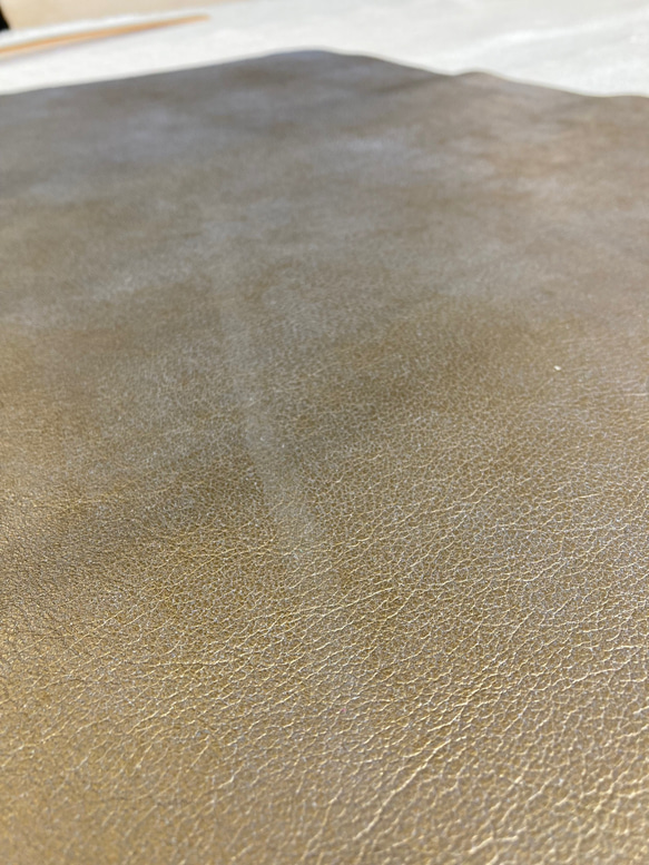 羊革 ゴート カット革  ゴールド メタ　白汚し　ｱﾝﾃｨｰｸ　ハンドメイド＃No.CL74　レザークラフト　本革 3枚目の画像
