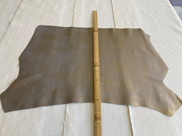 羊革 ゴート カット革  ゴールド メタ　白汚し　ｱﾝﾃｨｰｸ　ハンドメイド＃No.CL74　レザークラフト　本革 2枚目の画像