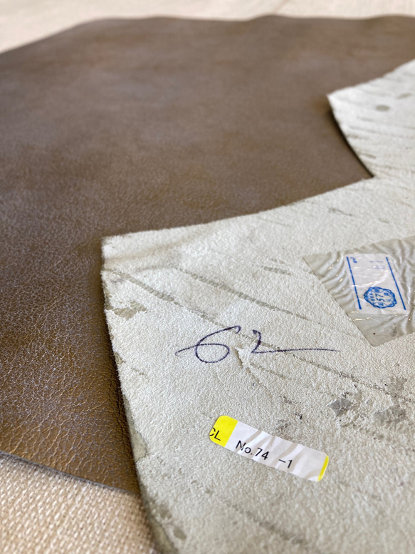 羊革 ゴート カット革  ゴールド メタ　白汚し　ｱﾝﾃｨｰｸ　ハンドメイド＃No.CL74　レザークラフト　本革 4枚目の画像