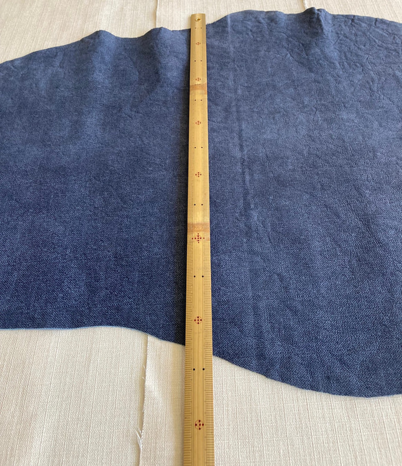 牛革　カット革　デニム型　ヌバック　ネイビー　紺　ハンドメイド＃No.CL77　レザークラフト　本革 2枚目の画像