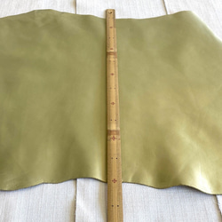 牛革　カット革　スムース　ゴールドメタ　金　ハンドメイド＃No.CL78　レザークラフト　本革 2枚目の画像