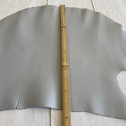 牛革　カット革　グレー　グレージュ　ハンドメイド＃No.CL80　レザークラフト　本革 1枚目の画像