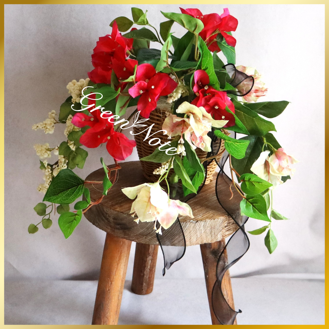 ずっときれい！華やかな2色のブーゲンビリアとホワイトベリーのかごアレンジメント　置いても掛けても素敵なデザイン　２WAY