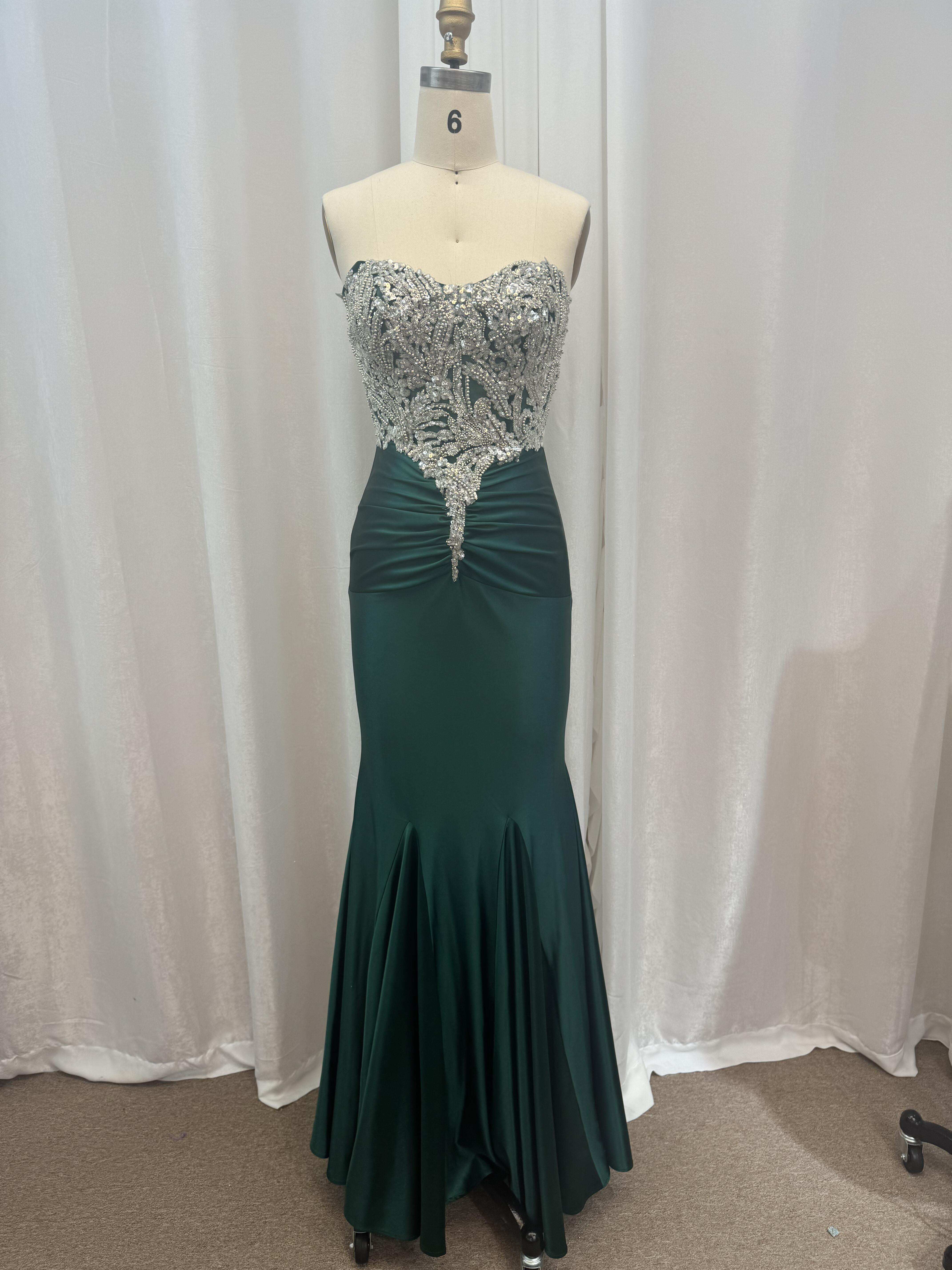 オリーブグリーン/カーキ深めな緑　サテンタイトスカート　チューブトップ　キラキラレース　衣装ステージ演奏会