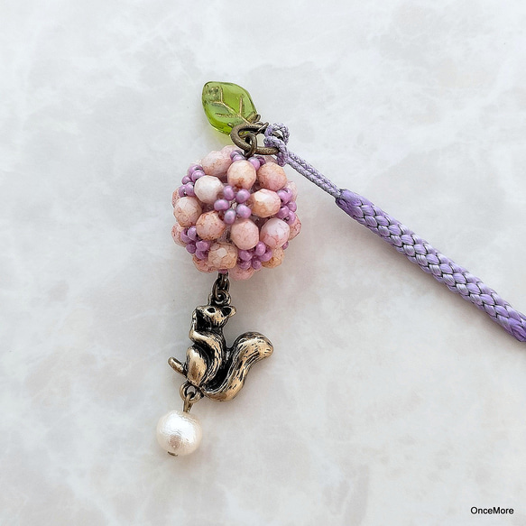 現品限り】花手毬とリスの根付け・帯飾り 和装小物（帯・半襟