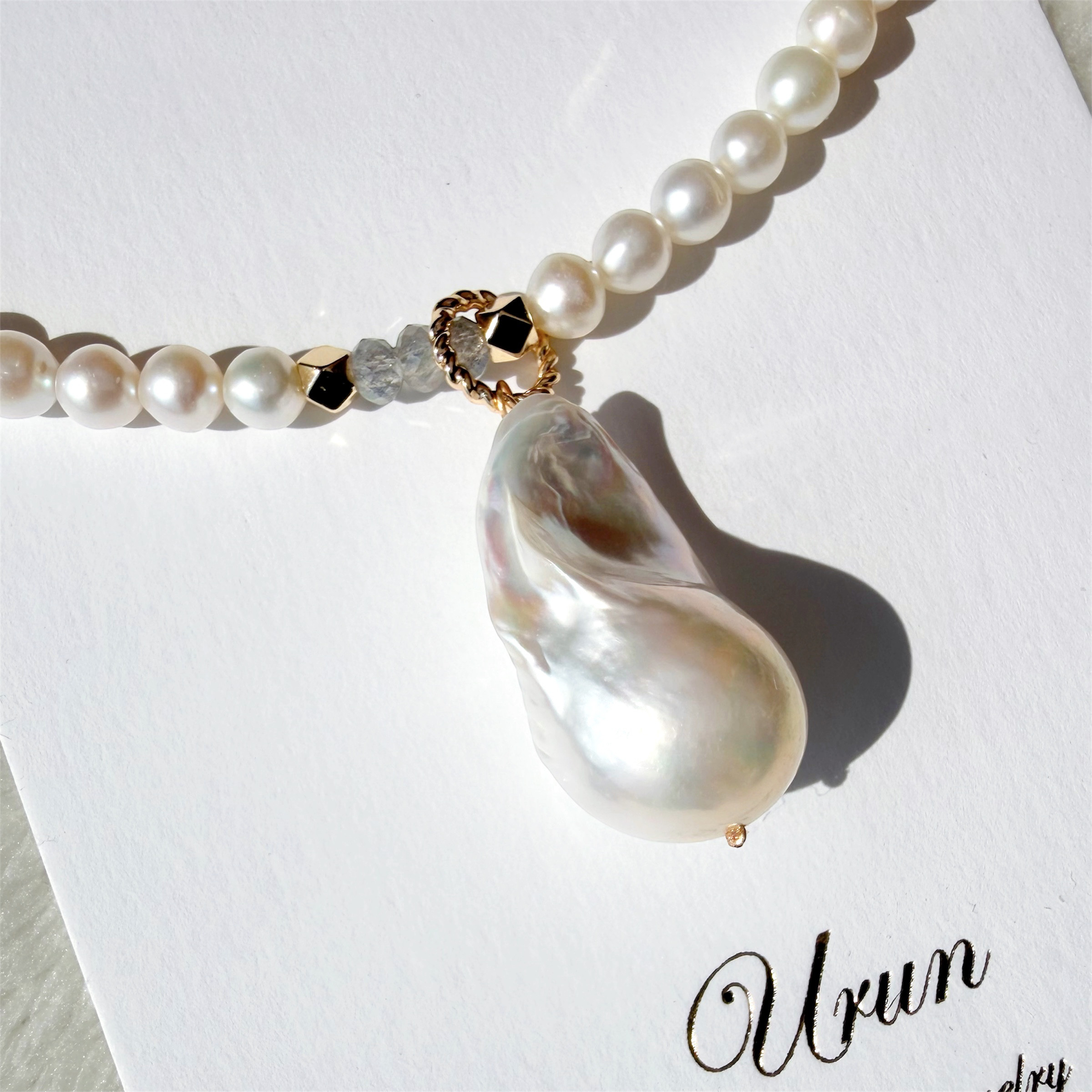 ─ 静かな輝きと気品を纏う ─ 淡水パール 大粒オイスターバロックのチャーム【ペンダントトップ】