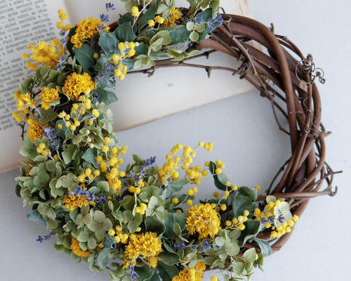 約直径24cm】 春色ミモザとラベンダーのハーフムーンリース ＊ ドライ