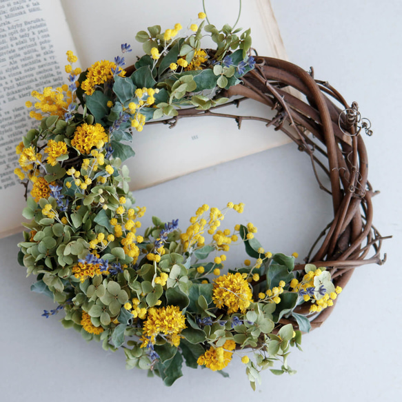 SOLD　☘ミモザと白バラ、ライラックの春リース☘　縦・横　直径約33cm 約直径24cm】 春色ミモザとラベンダーのハーフムーンリース ＊ ドライ