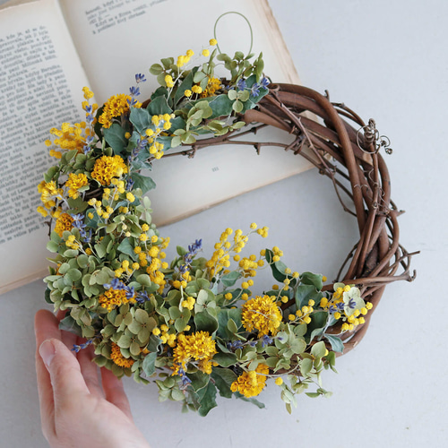 約直径24cm】 春色ミモザとラベンダーのハーフムーンリース ＊ ドライ