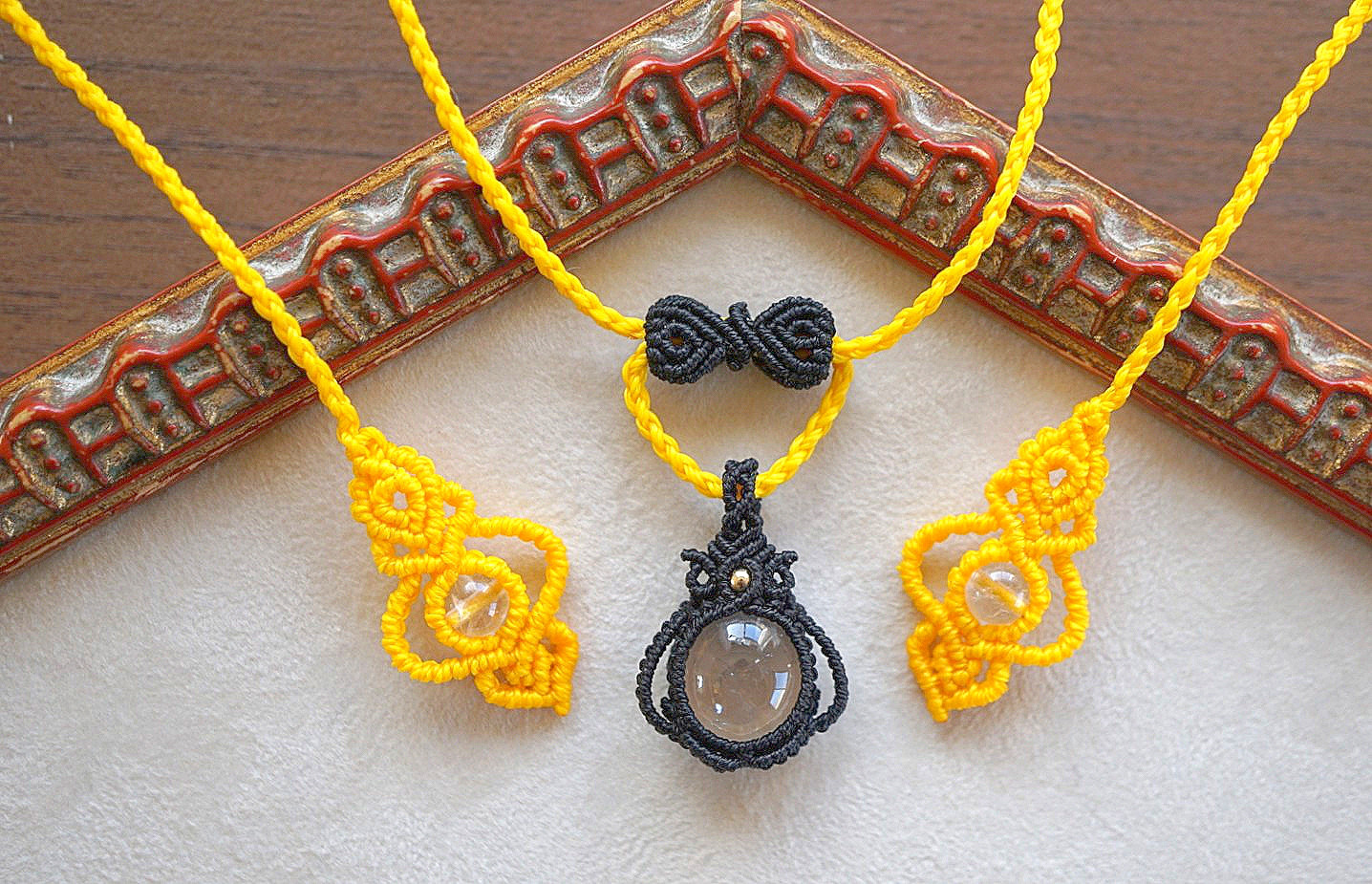 【気泡が動く水入り！クォーツ イン クォーツ】マクラメネックレス