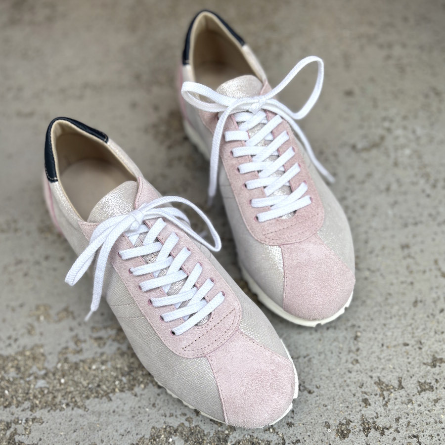 【桜みたいな春カラー！】クラシックなデザインと本革の上質感！EMAのスニーカー/ベビーピンクラメ