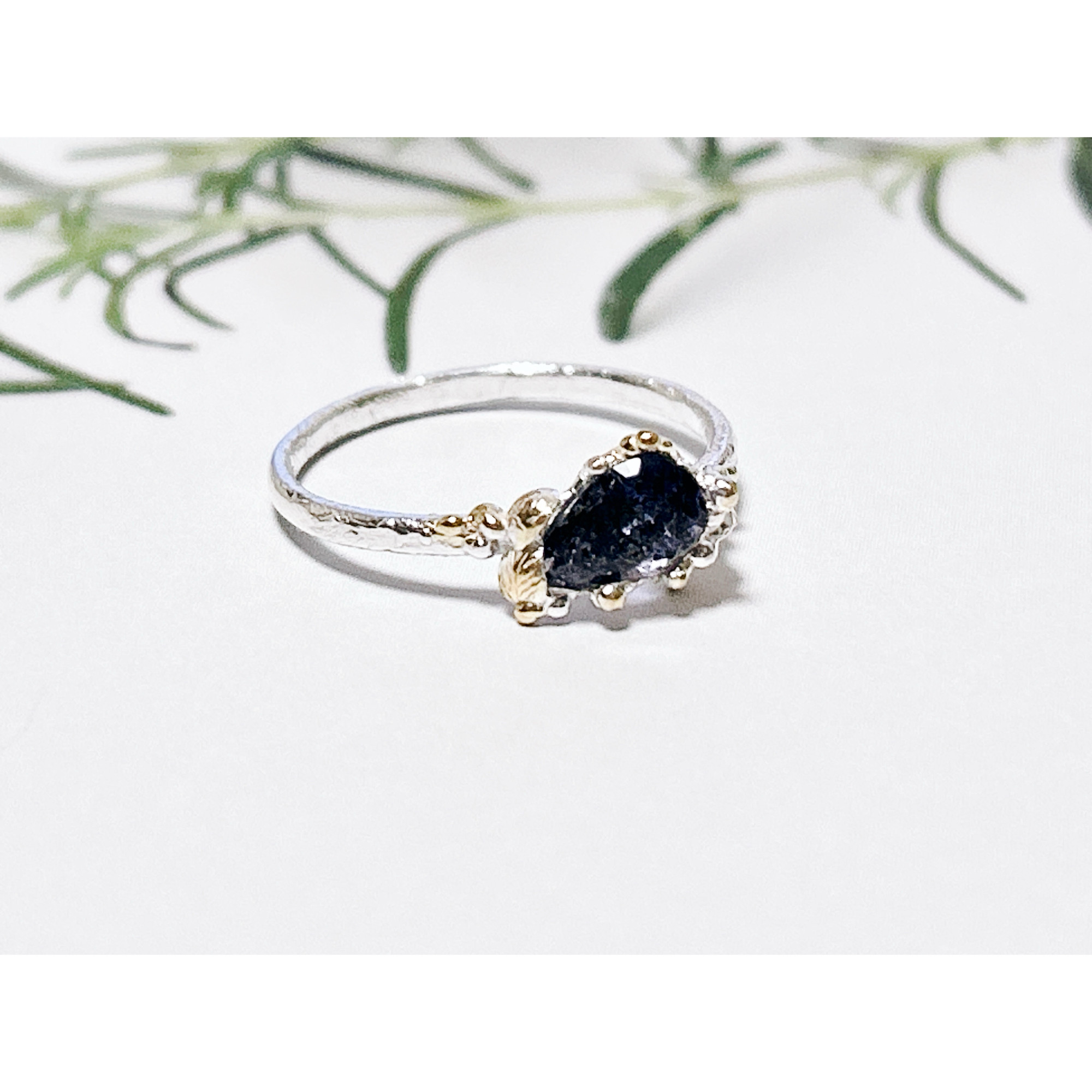 アイオライトサンストーンリング 12,384円