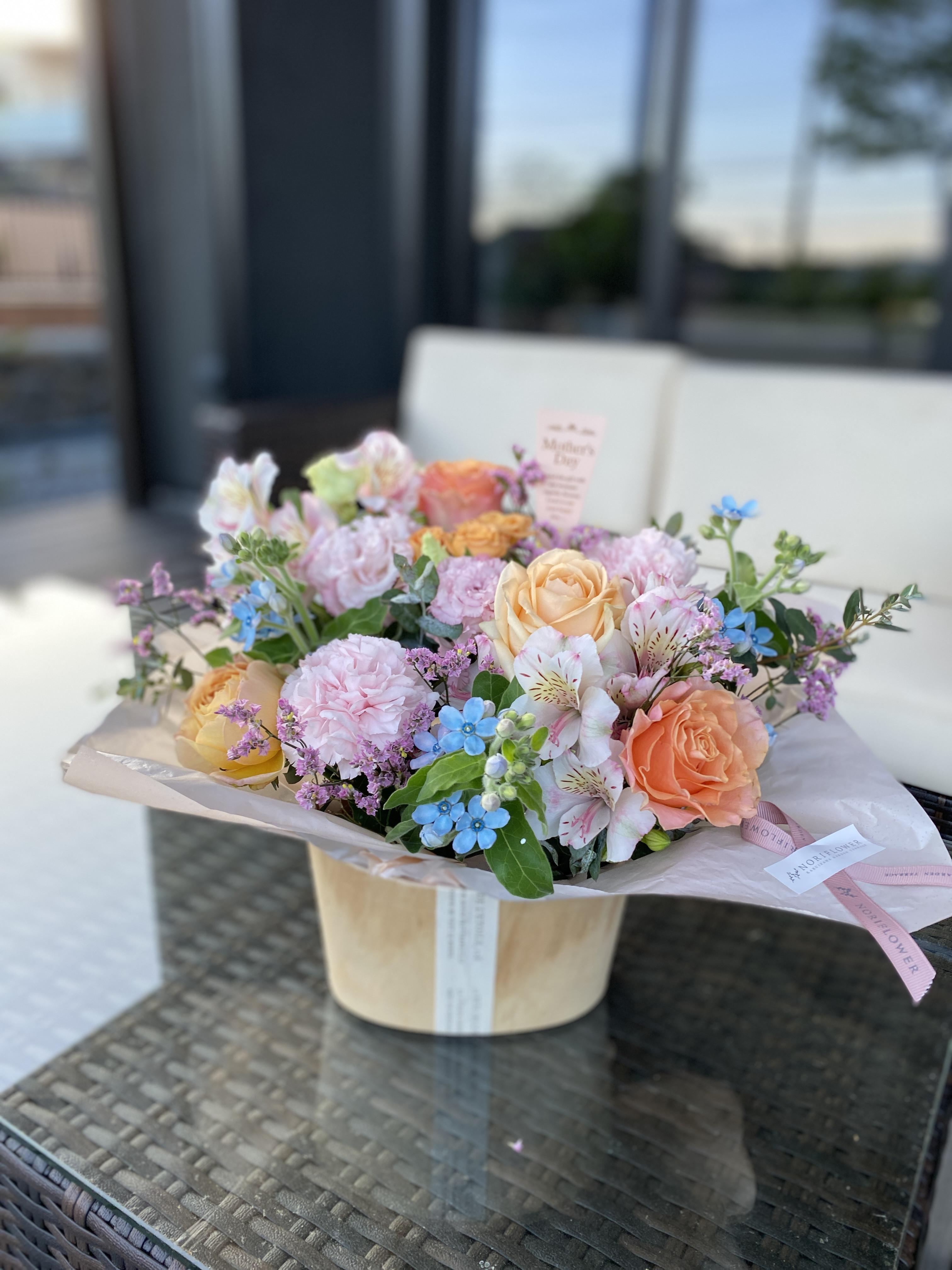 【早期特別価格】母の日　生花アレンジ【無料ラッピング】母の日ギフト　母の日プレゼント　通常発送も受付可能