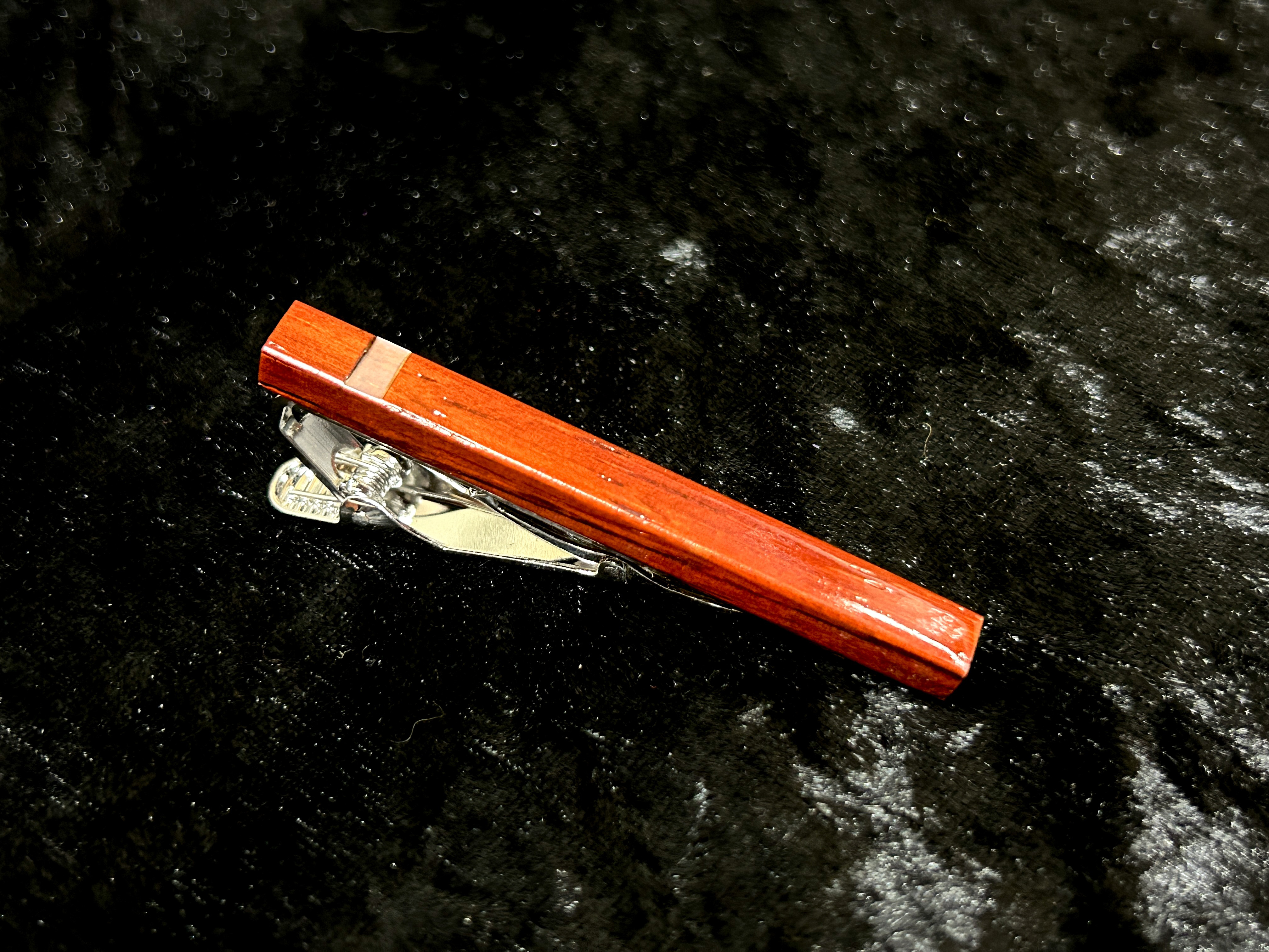 木製ネクタイピン　Padauk C