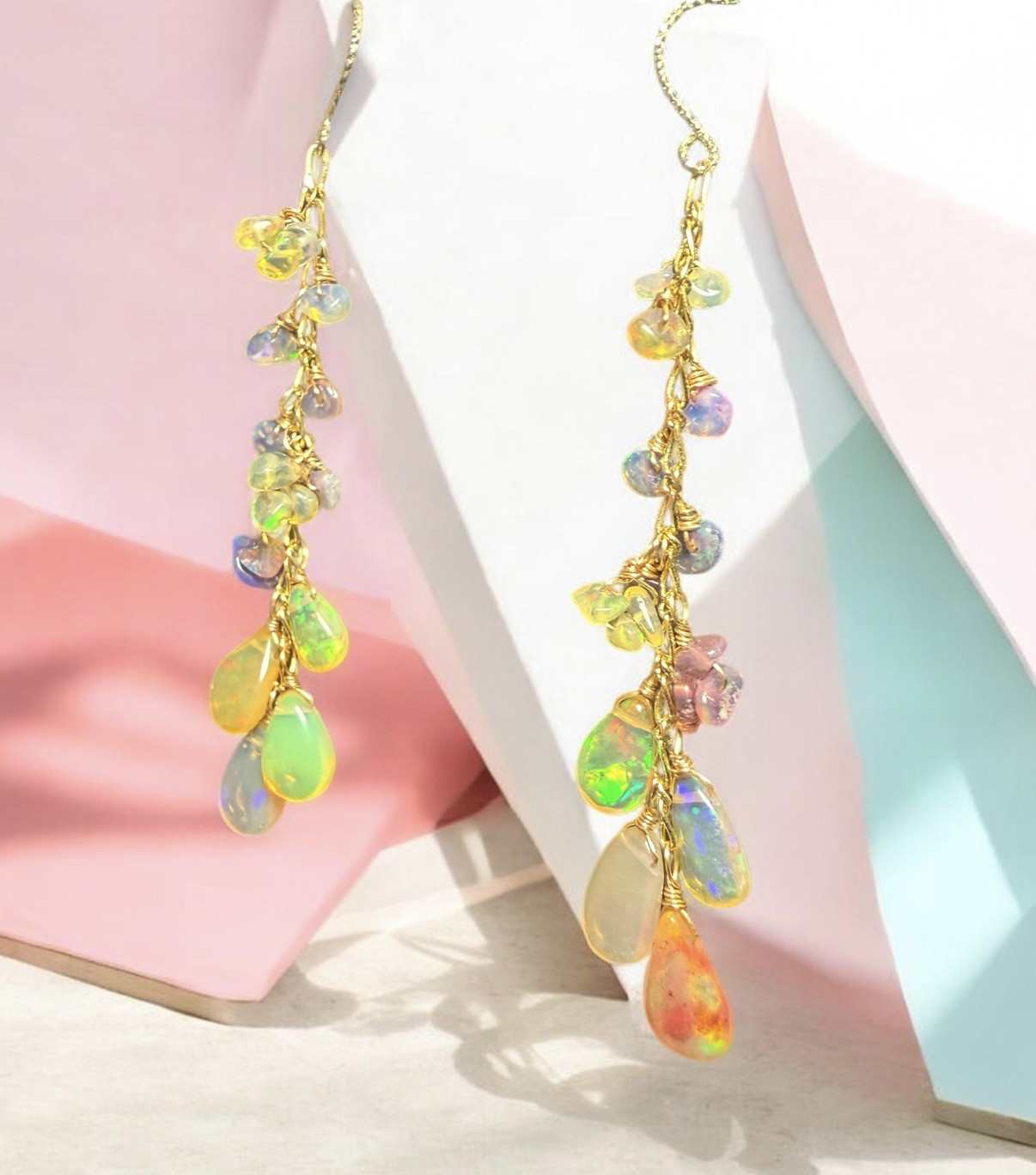 レインボーオパールの雫ピアス 〜虹色のきらめき〜