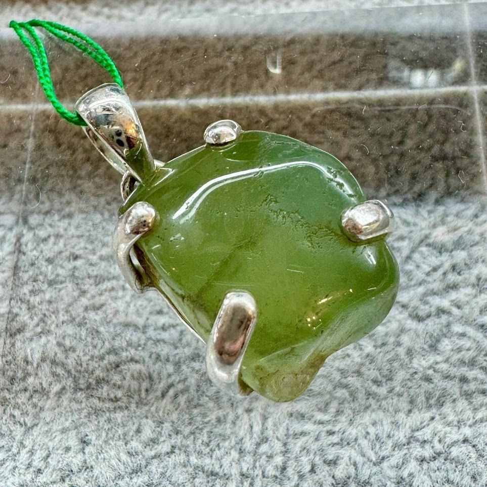 グリーンカルセドニー ペンダントトップ シルバー925 刻印入り 天然石 一点物 ハンドメイド グリーン 半透明