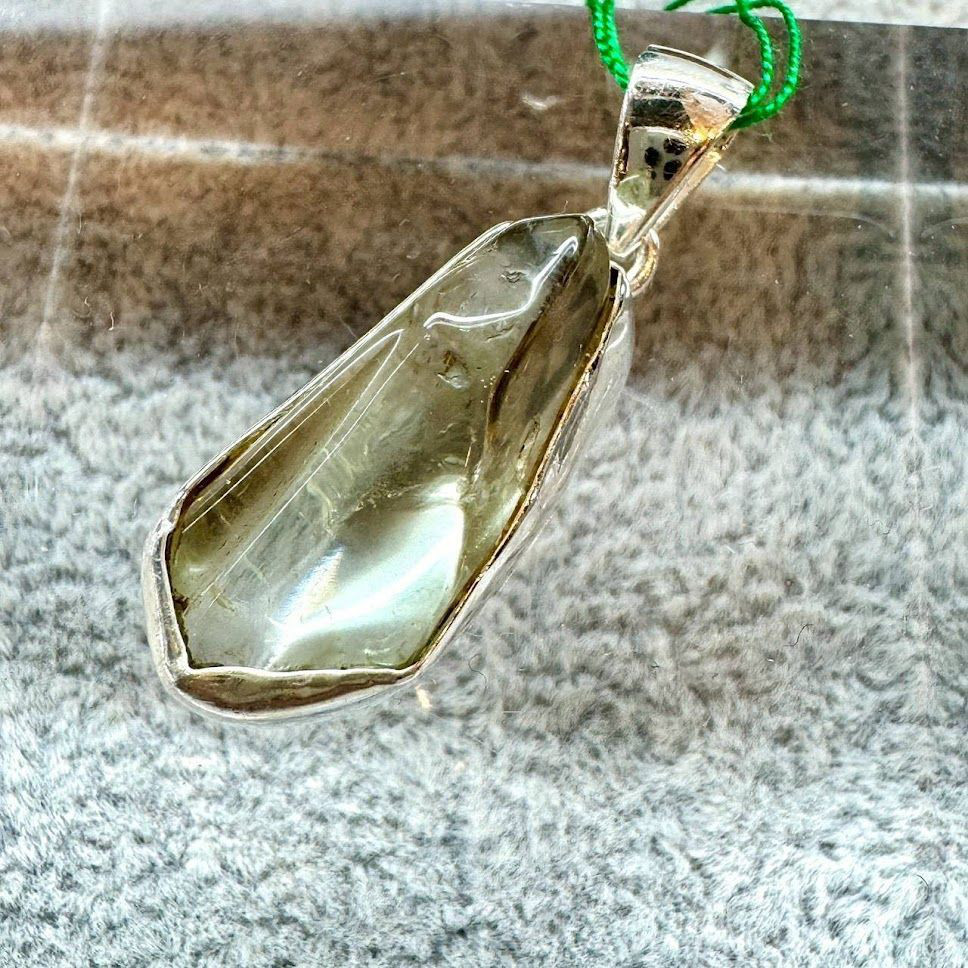 ペンダントトップ プレナイト 原石カット シルバー925 刻印入り 天然石 一点物 ハンドメイド