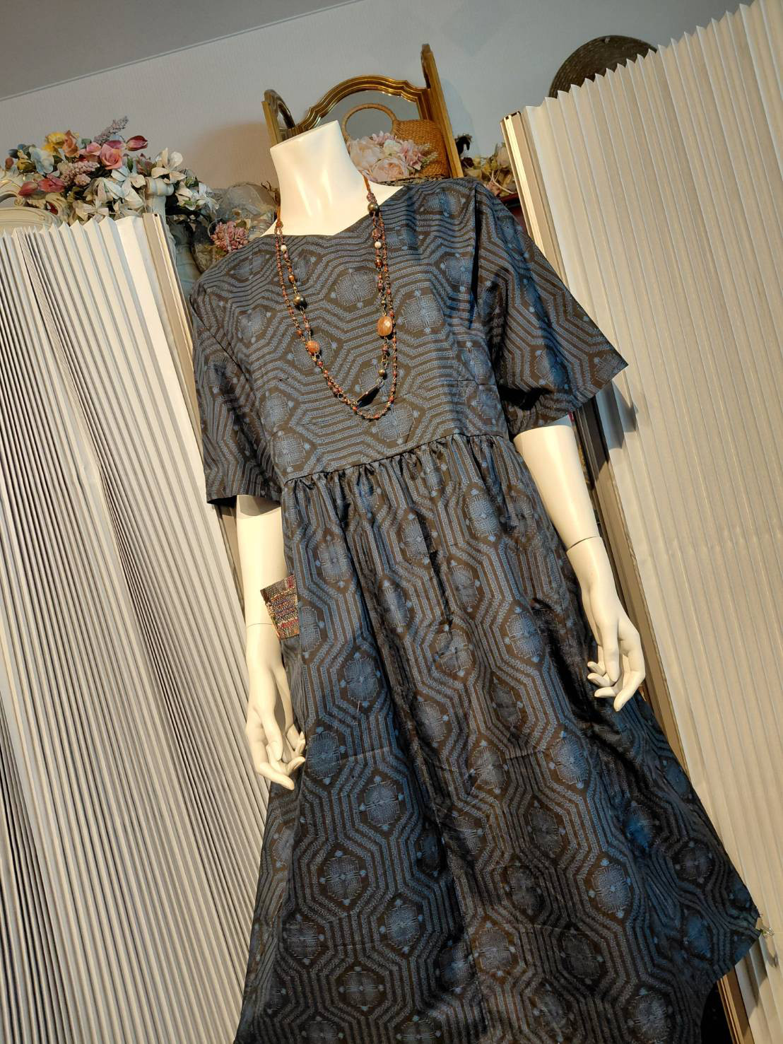 大島紬ワンピース・着物リメイク  フリーサイズ　シックな色合い(^^♪