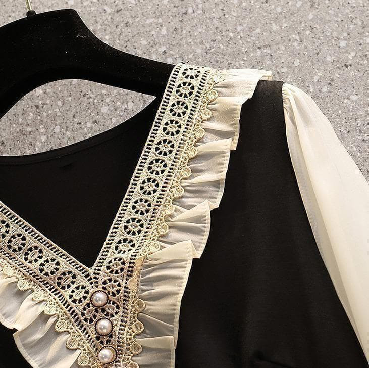 大きいサイズ 新品 秋冬 フリル Vネック トップス 黒×白 韓国風　長袖