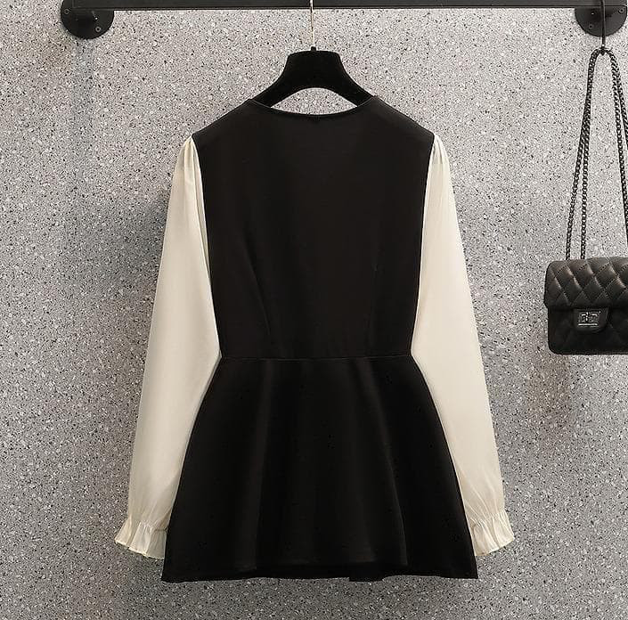 大きいサイズ 新品 秋冬 フリル Vネック トップス 黒×白 韓国風　長袖