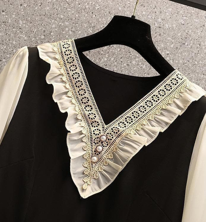 大きいサイズ 新品 秋冬 フリル Vネック トップス 黒×白 韓国風　長袖